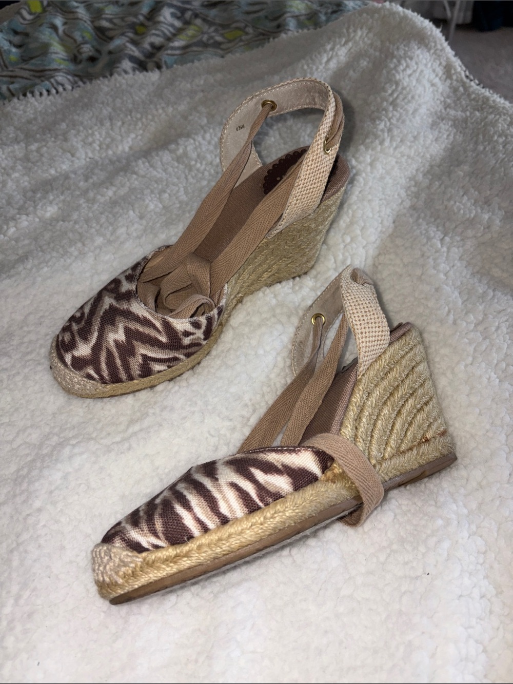 Beige and Brown Printed Wedge Espadrille Sandals 6.5 wonder